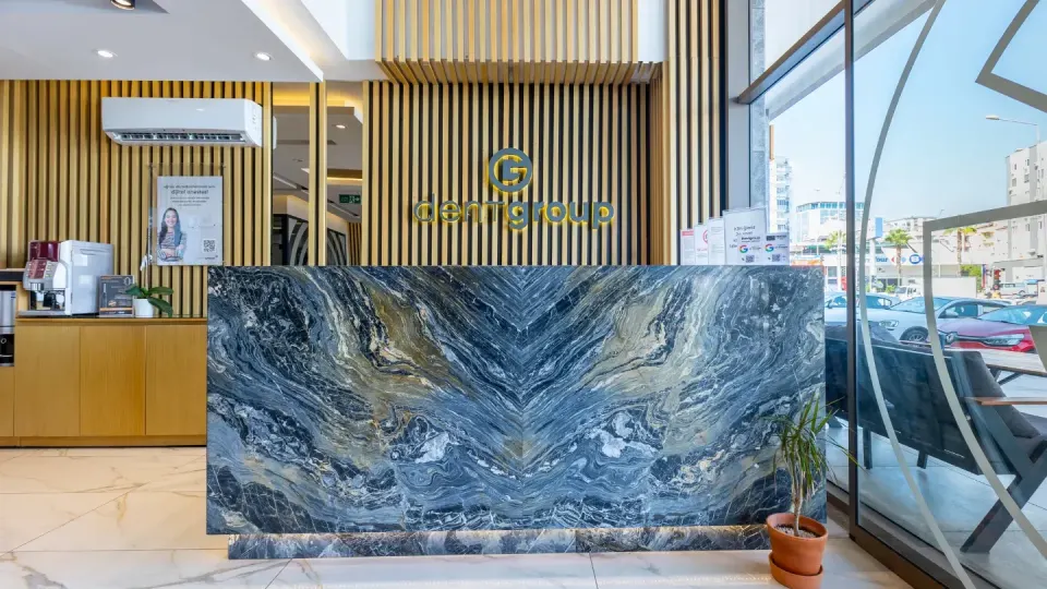 Konyaaltı kliniğinde karşılama bankosu